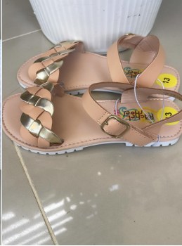 Sandalias doradas trenzadas