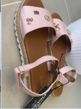 Sandalias rosadas para niña